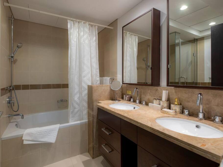 First Class 2Br With Full Burj Khalifa And Fountain View Dubái Exterior foto